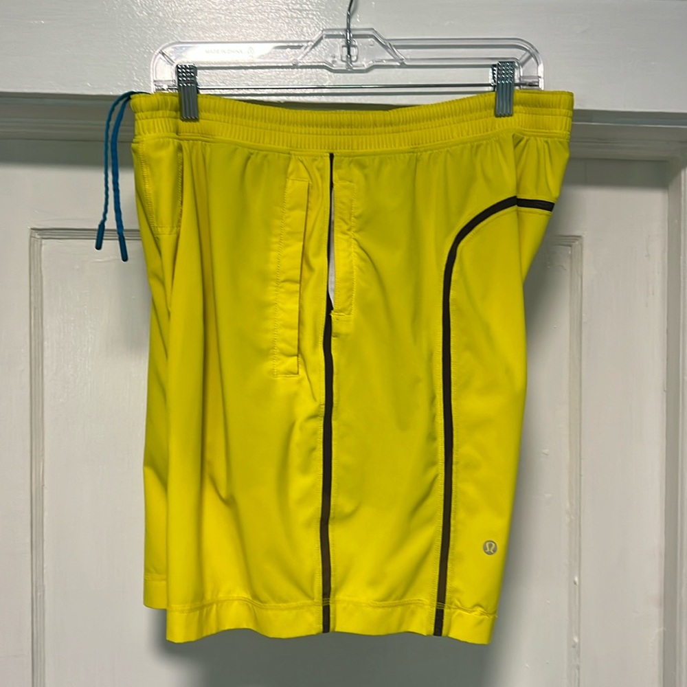 Men’s XXL Lululemon Pace Breaker Shorts w/ Liner